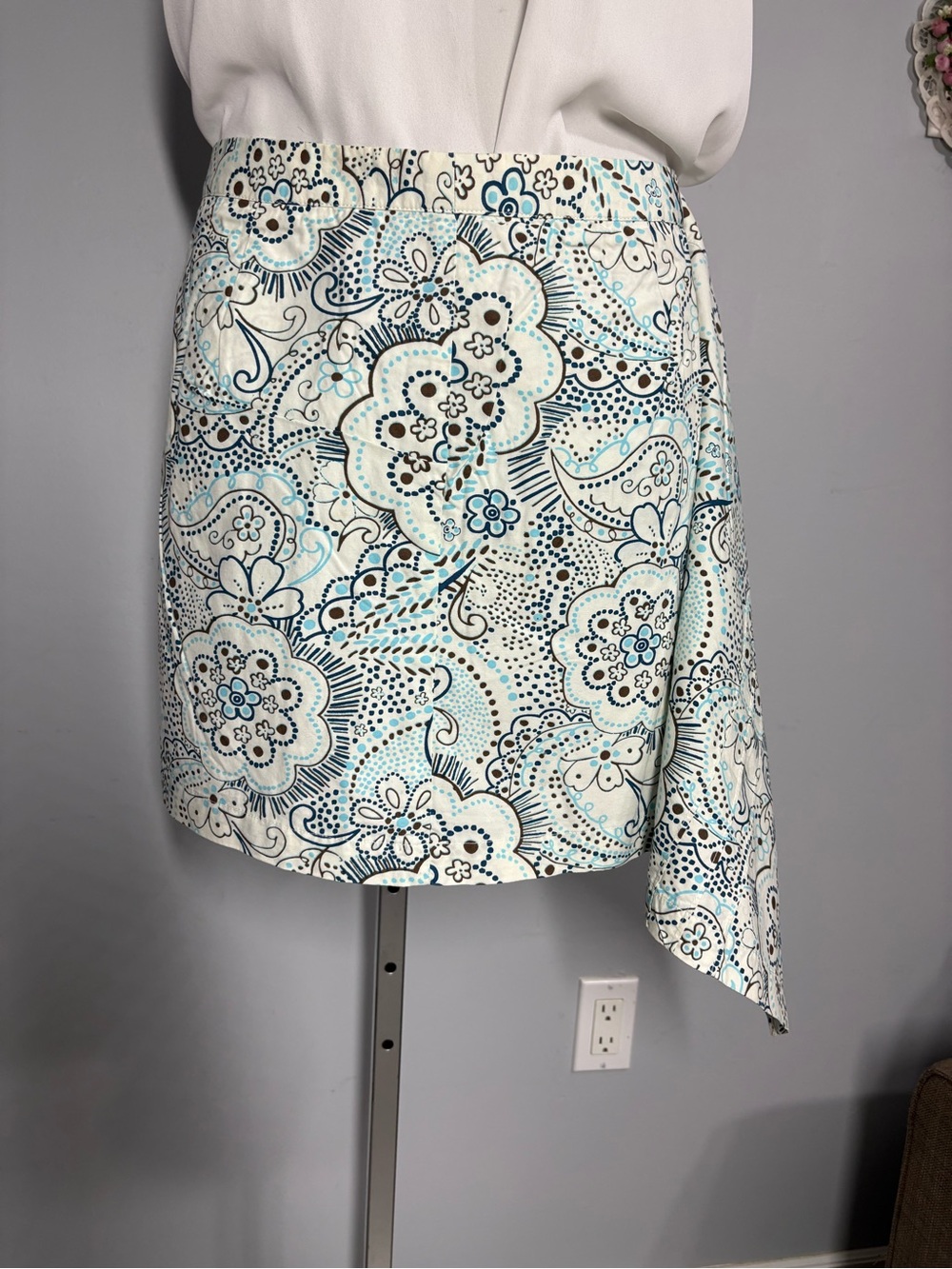 Dockers Women Printed Skirt in White, Blue and Brown